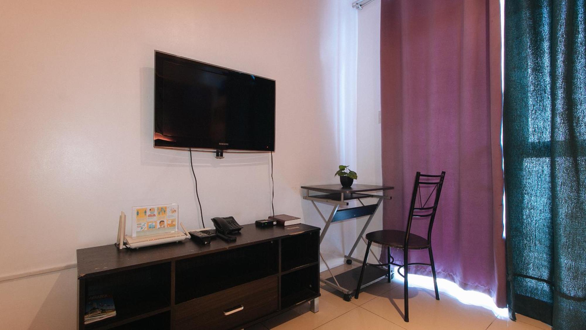 RedDoorz @ Melbourne Suites Makati Makati City Exterior foto