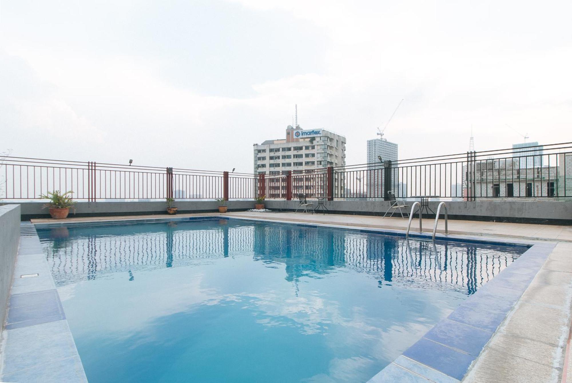 RedDoorz @ Melbourne Suites Makati Makati City Exterior foto